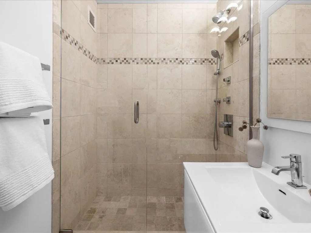 65 E India Row, Waterfront
