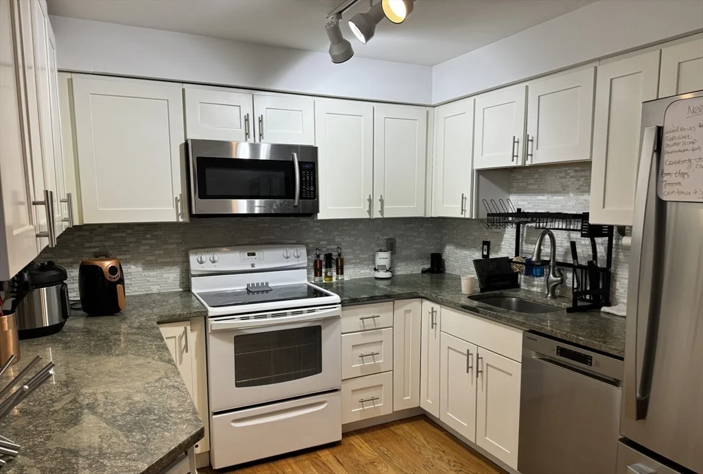 382 Ocean Ave, Revere