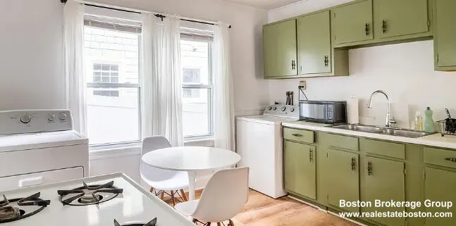 122 Hillside St, Mission Hill