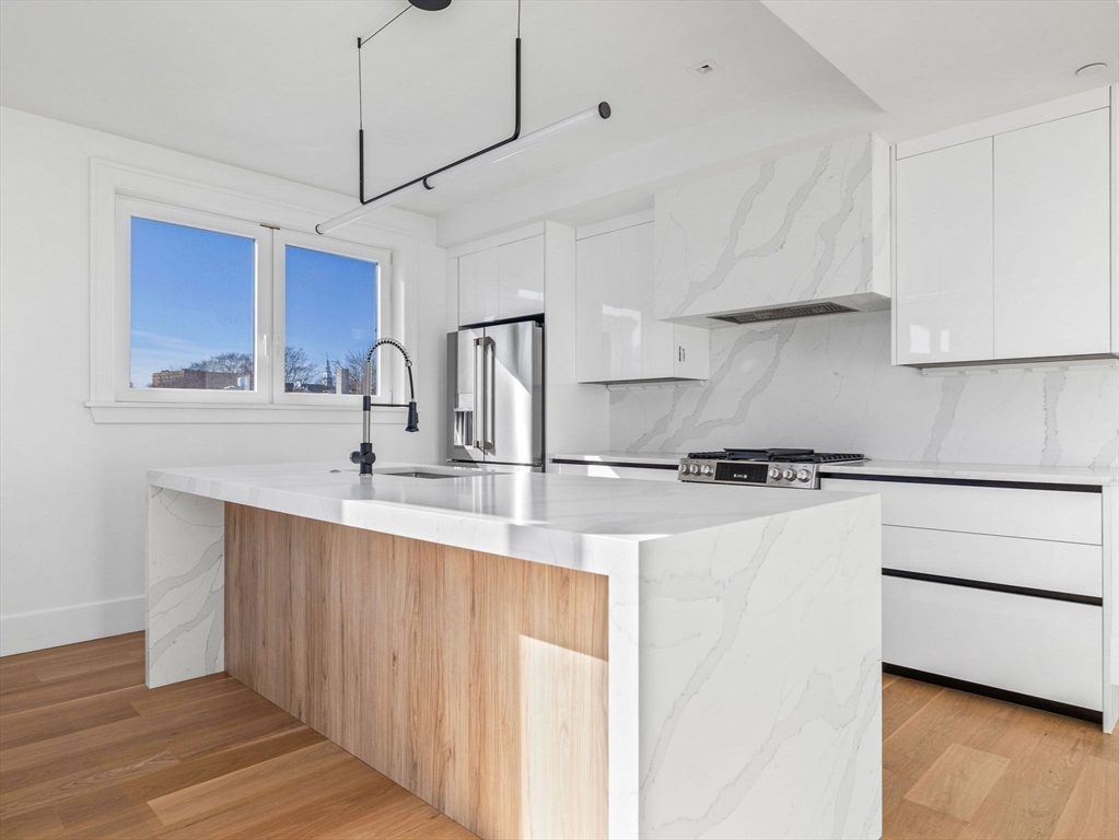 12 Deer St, Dorchester