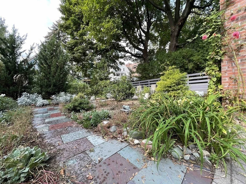 78 Stearns Rd, Longwood