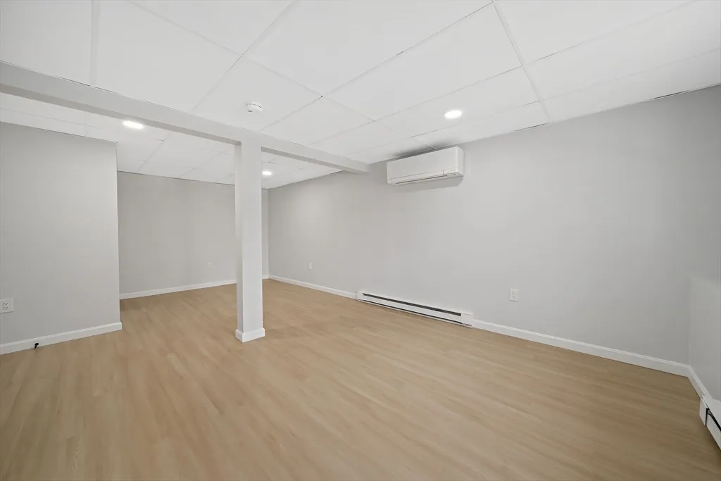 6 Skyview Rd, Woburn