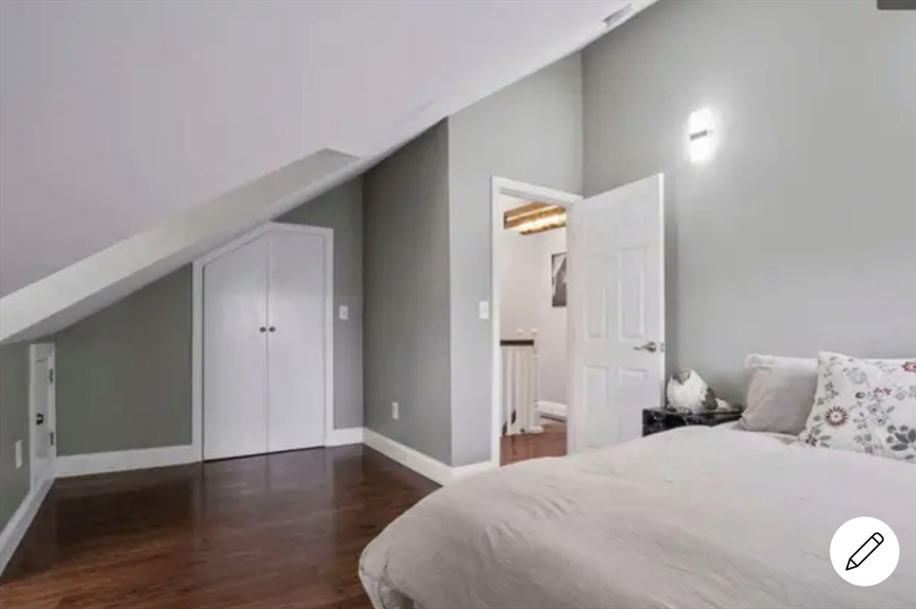 66 Bolton St, South Boston