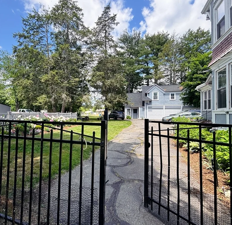 19 Maple St, Uxbridge