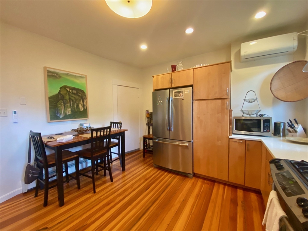 90 Robbins Rd, Arlington Heights