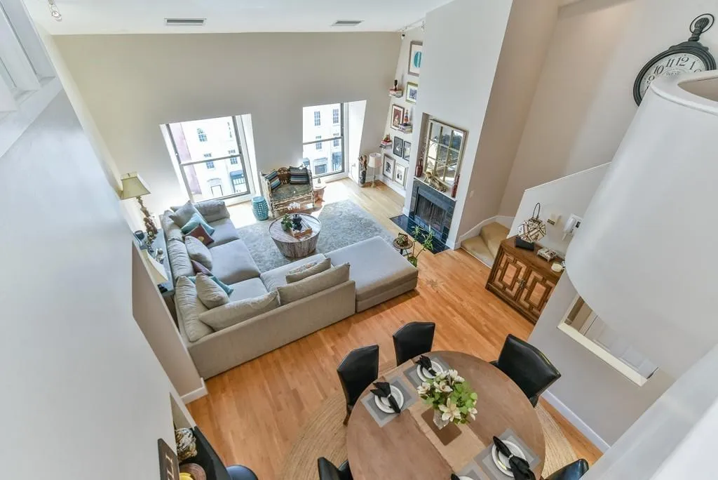 201 Newbury St, Back Bay