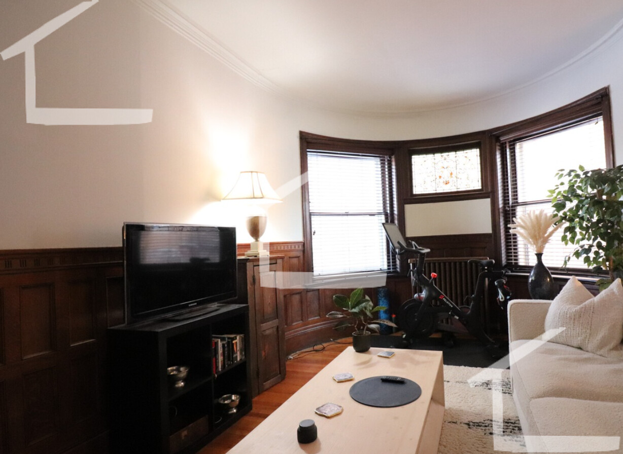 1748 Beacon St, Brookline