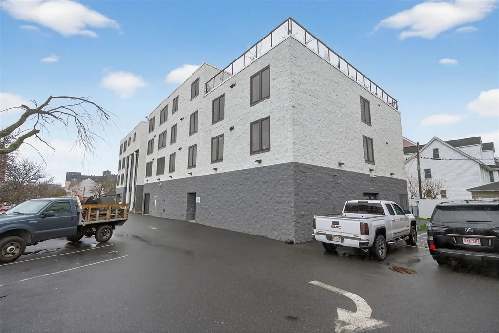 932 Broadway St, Chelsea