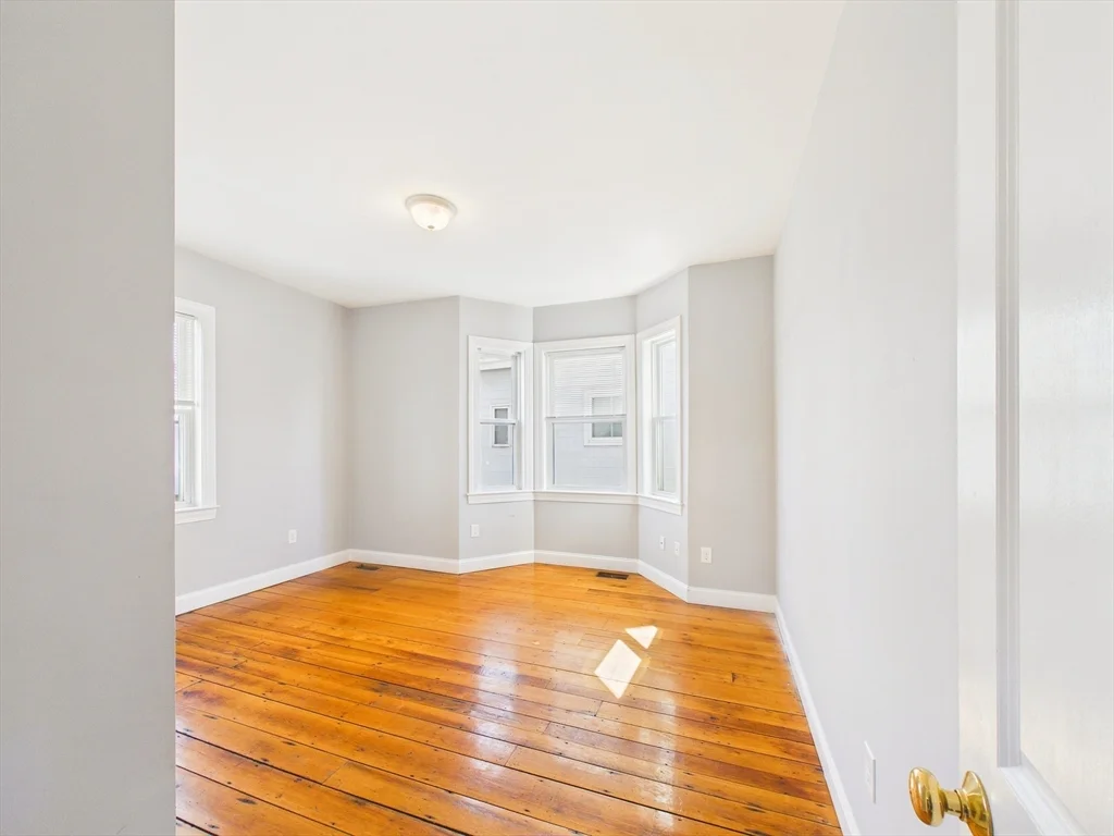 1040 Hyde Park Ave, Hyde Park