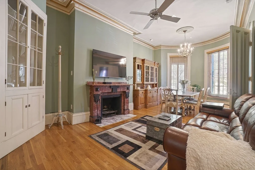 319 Marlborough St, Back Bay