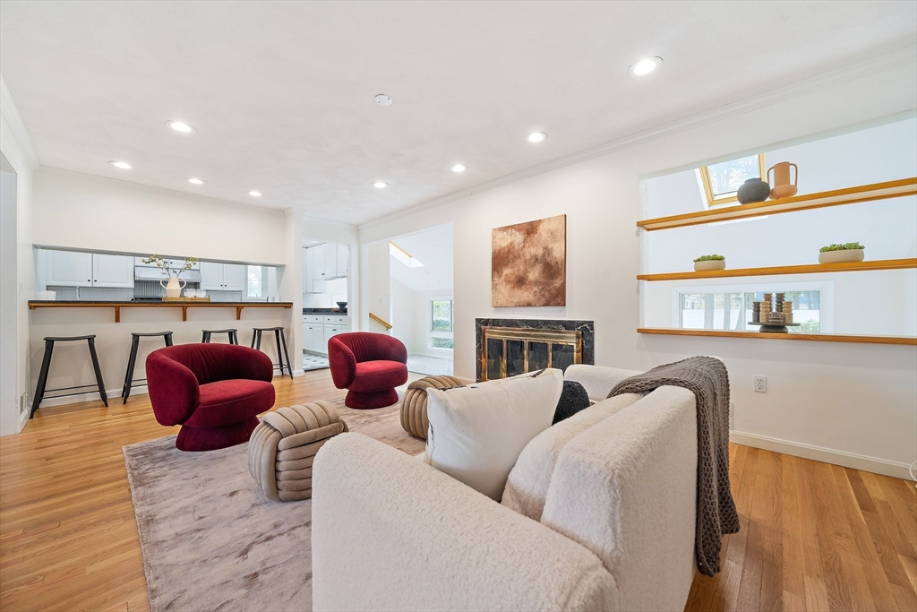 28 Mansfield Rd, Wellesley