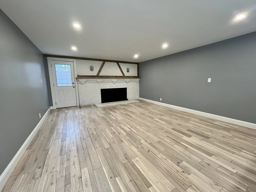 146 Allen Rd, North Easton