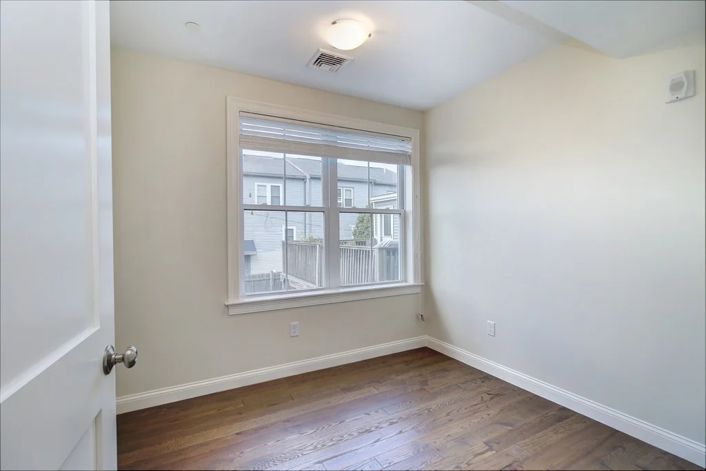 4 Kemp St, South Boston