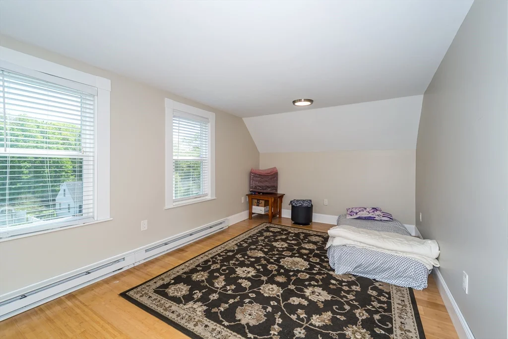 26 Pine St, Natick