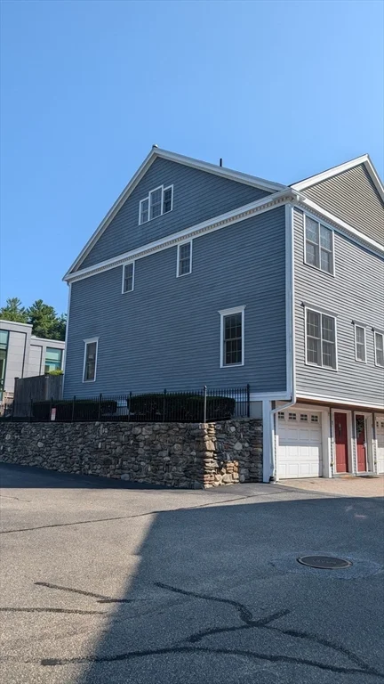 894 Main St, Wakefield