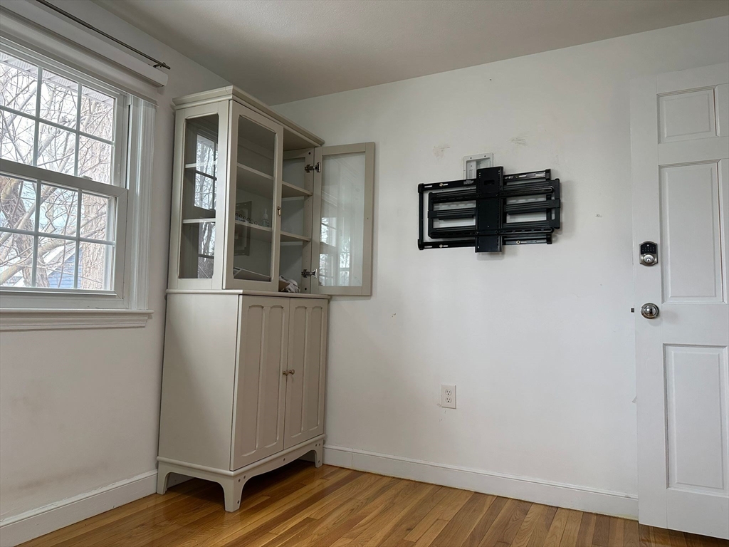 715 Hammond St, Chestnut Hill