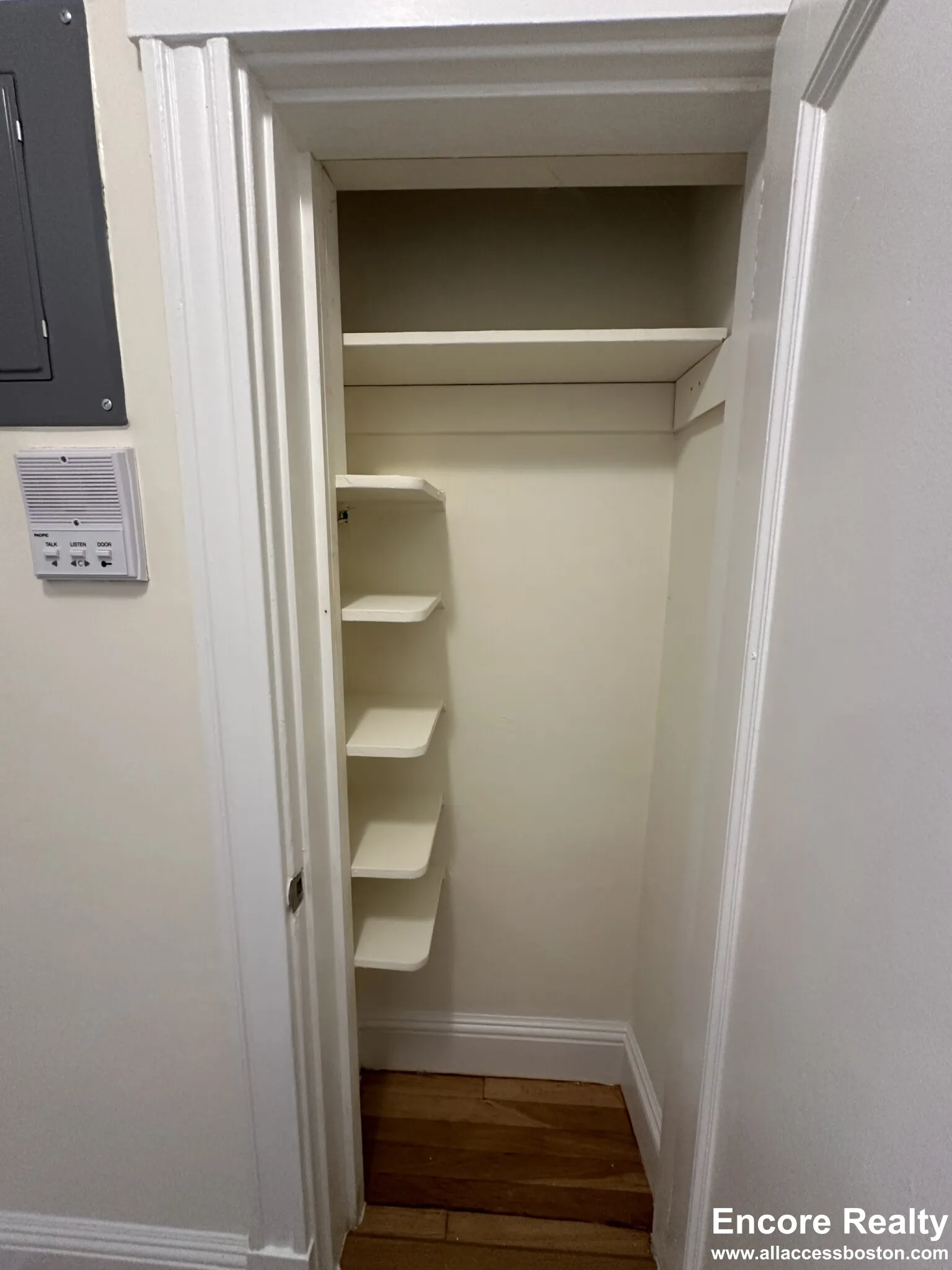 24 Chauncy St, Neighborhood Nine