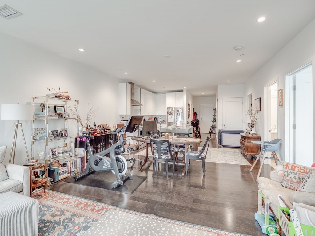 2 West 6th St, South Boston