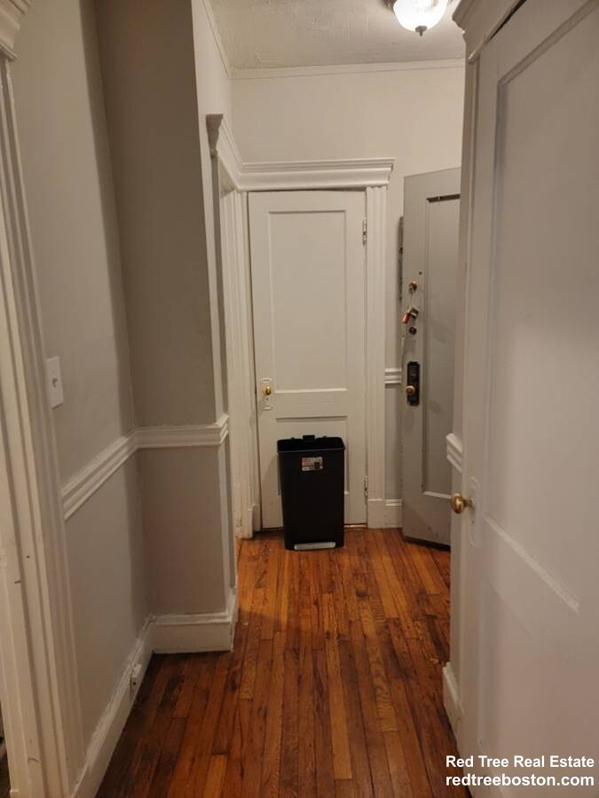 Studio bed, 1 bath apartment for rent at 368 Riverway Unit 5, Jamaica Plain — photo 3 of 8