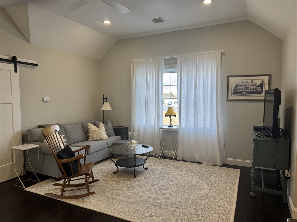 1037 Pleasant St, Bridgewater