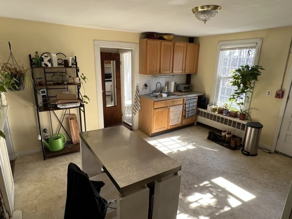 797 Main St, Amherst