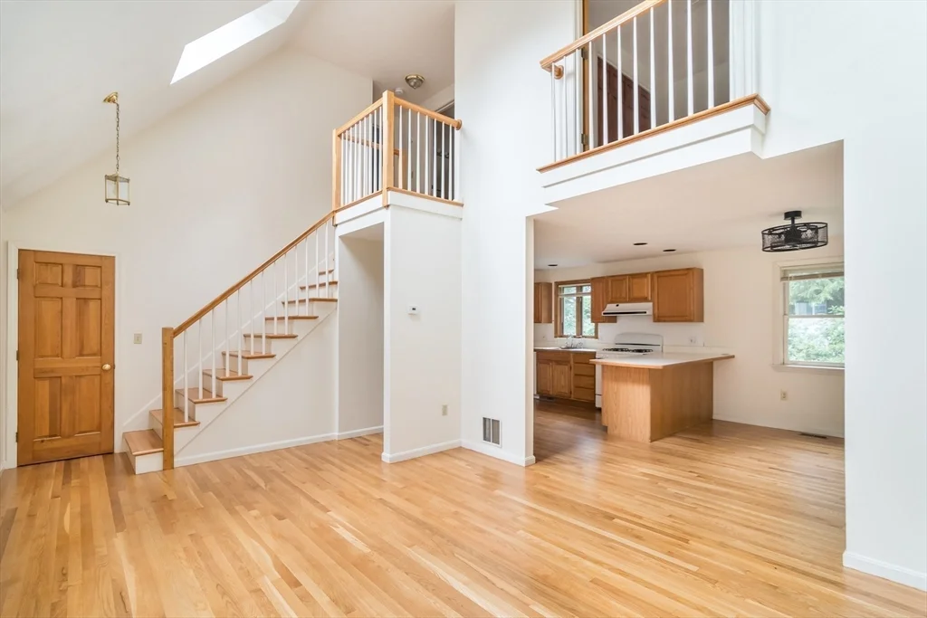 4 Randall Ct, Natick