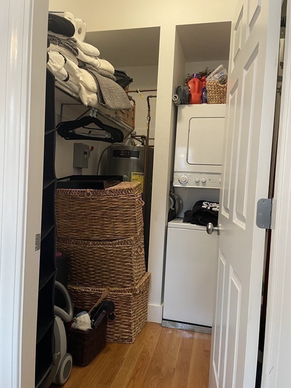 211 Newbury St, Back Bay