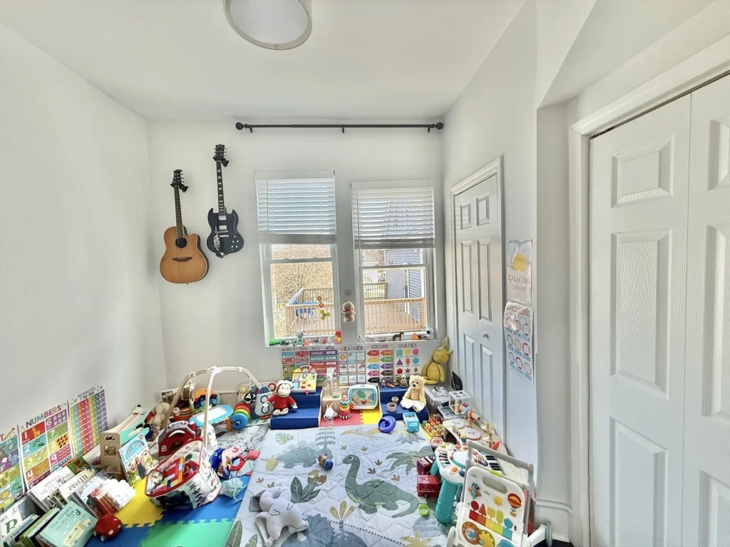 13 Schuyler St, Roxbury