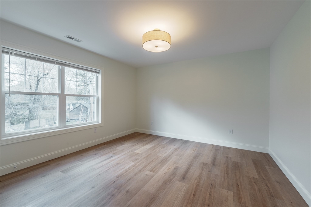 23 Moore St, Agawam