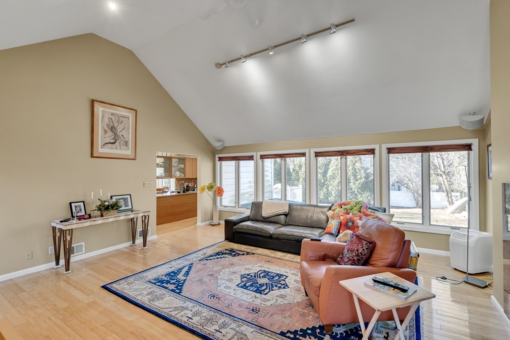 829 Chestnut St, Waban