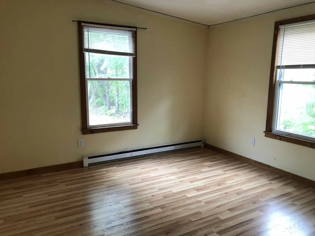 711 Main St, Amherst