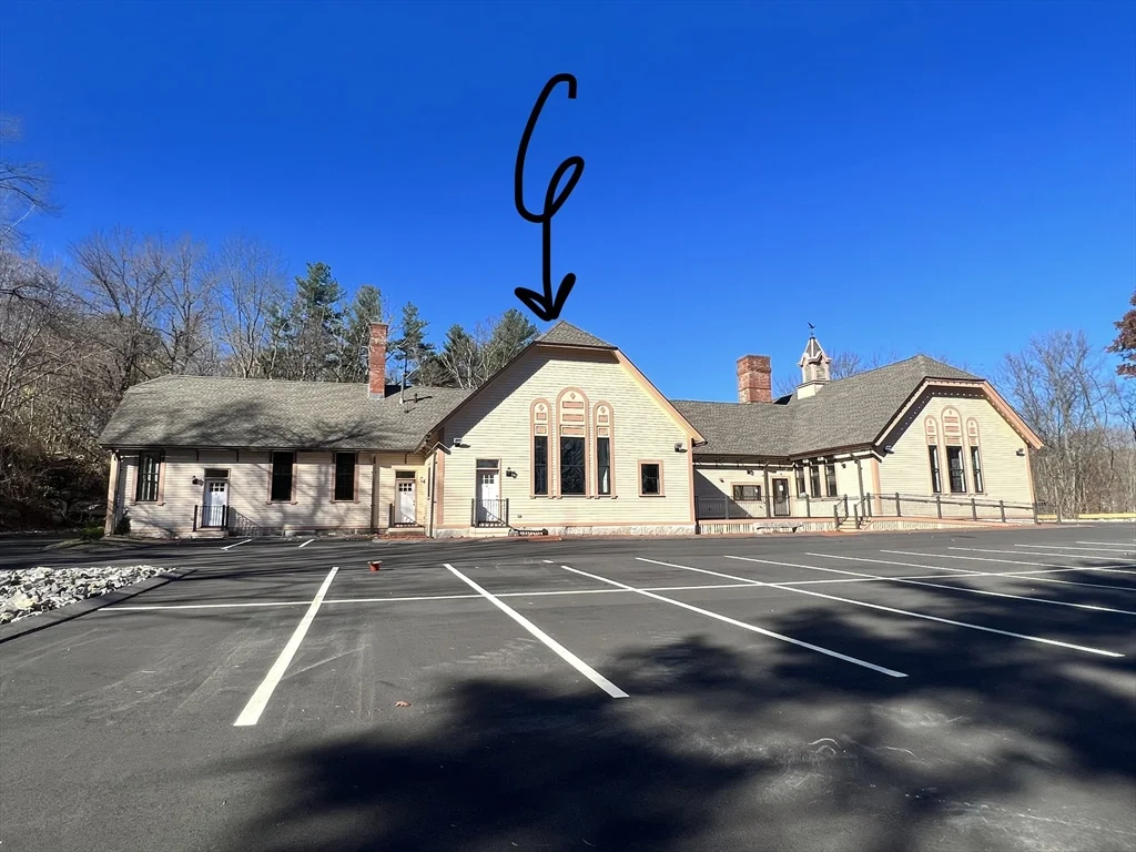 352 Manchaug Rd, Sutton