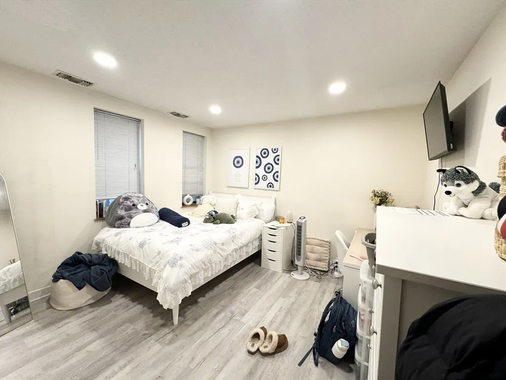 71 Gainsborough, Boston