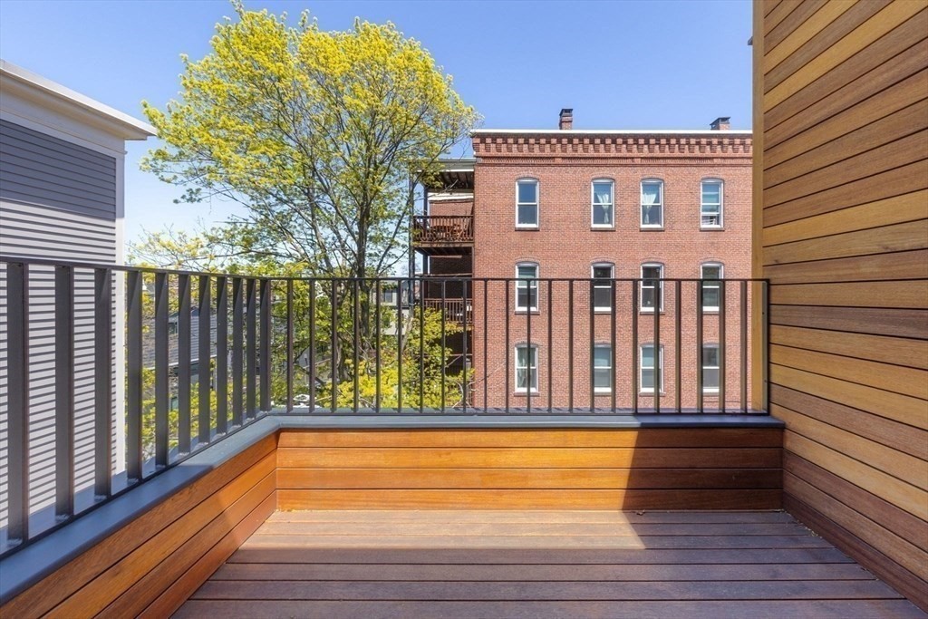 213 Harvard, The Port