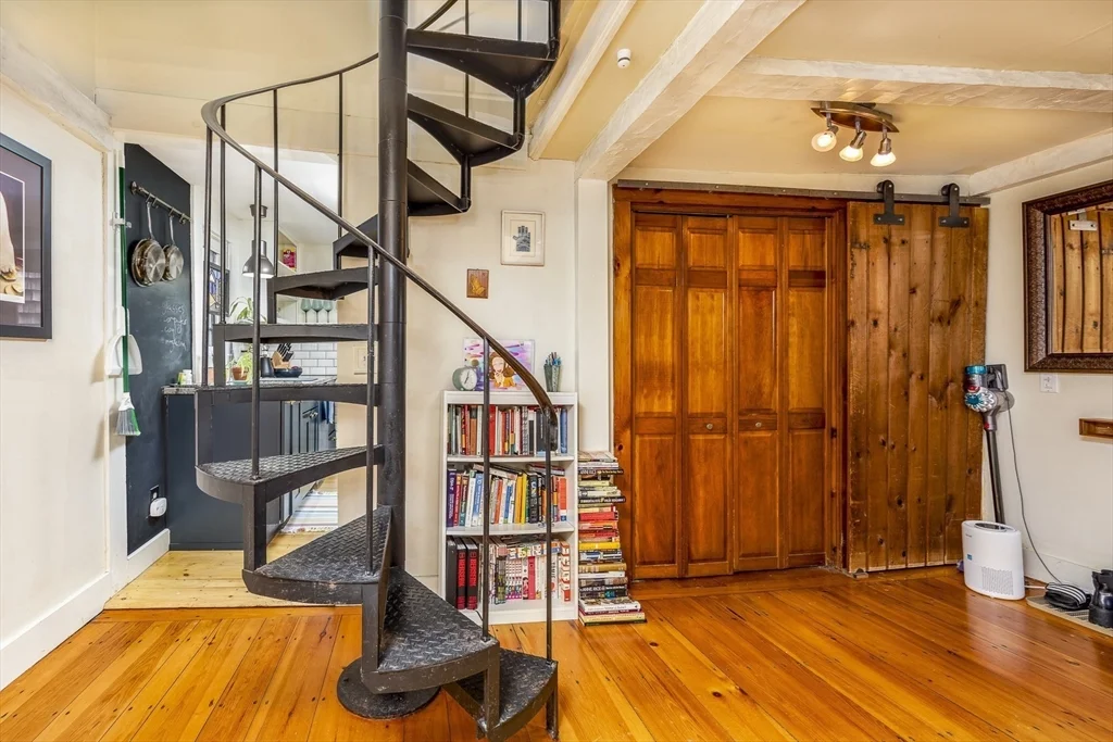 14 Nicholson Hill, Marblehead