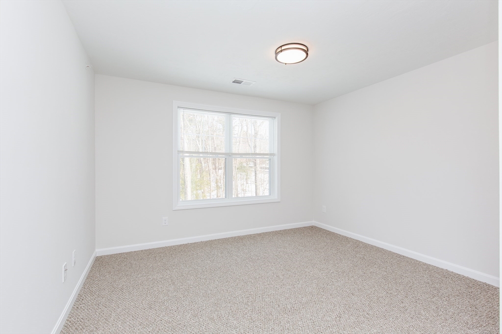 60 Sherburne Ave, Tyngsborough