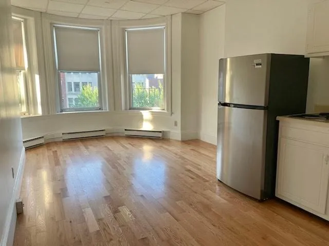 854 Beacon St, Fenway