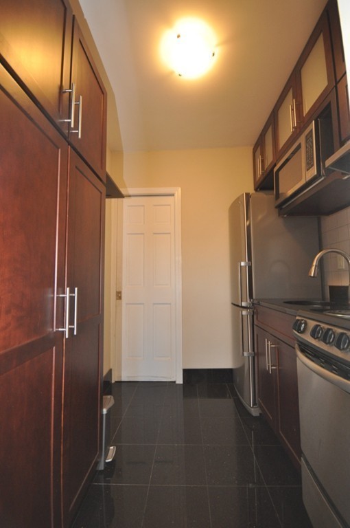 218 Newbury St, Back Bay