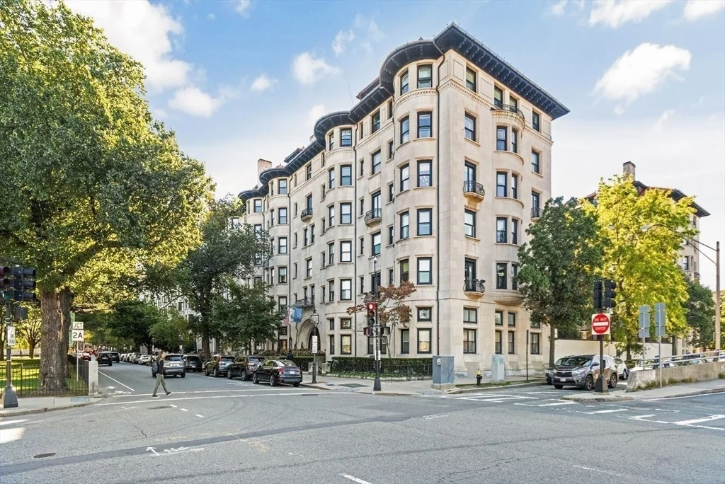 416 Commonwealth, Back Bay