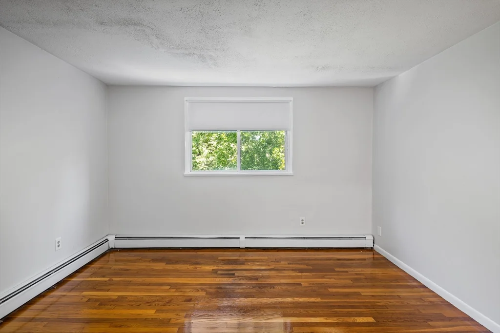 572 Cummins Highway, Mattapan