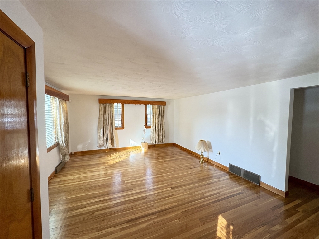 4 Easement Rd, Tewksbury