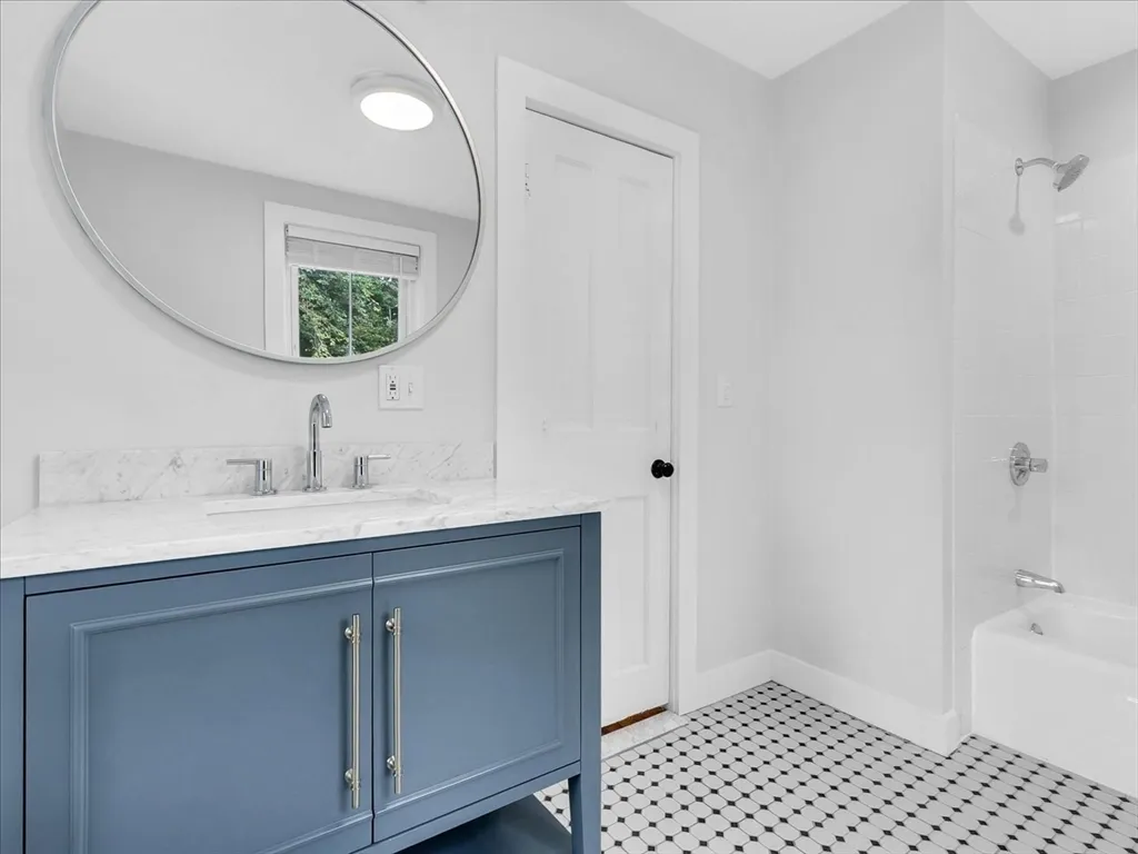 186 Main St, Cochituate