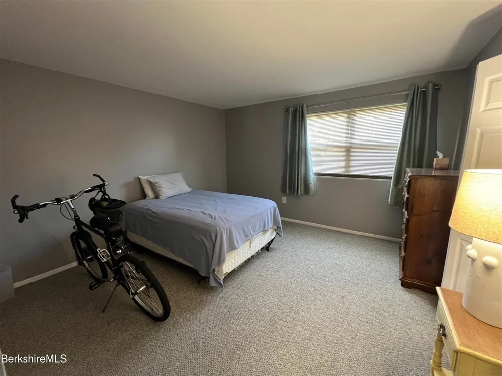 1 Rolling Hills, Lenox