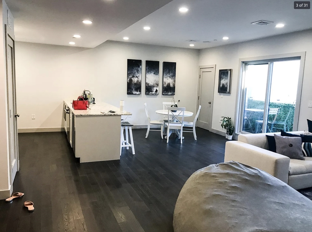 309 E St, South Boston