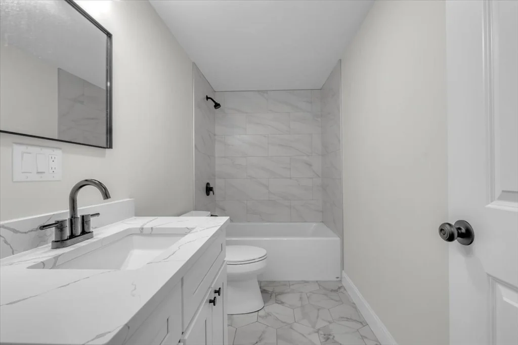 16-18 Peckham Ave, Brockton