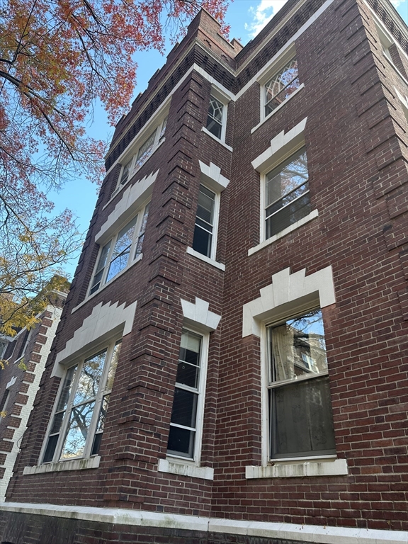 2 Arlington St, Neighborhood Nine