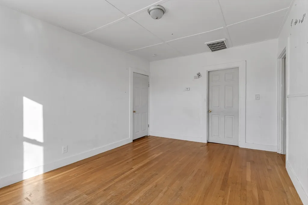 13-R Plain St, Taunton