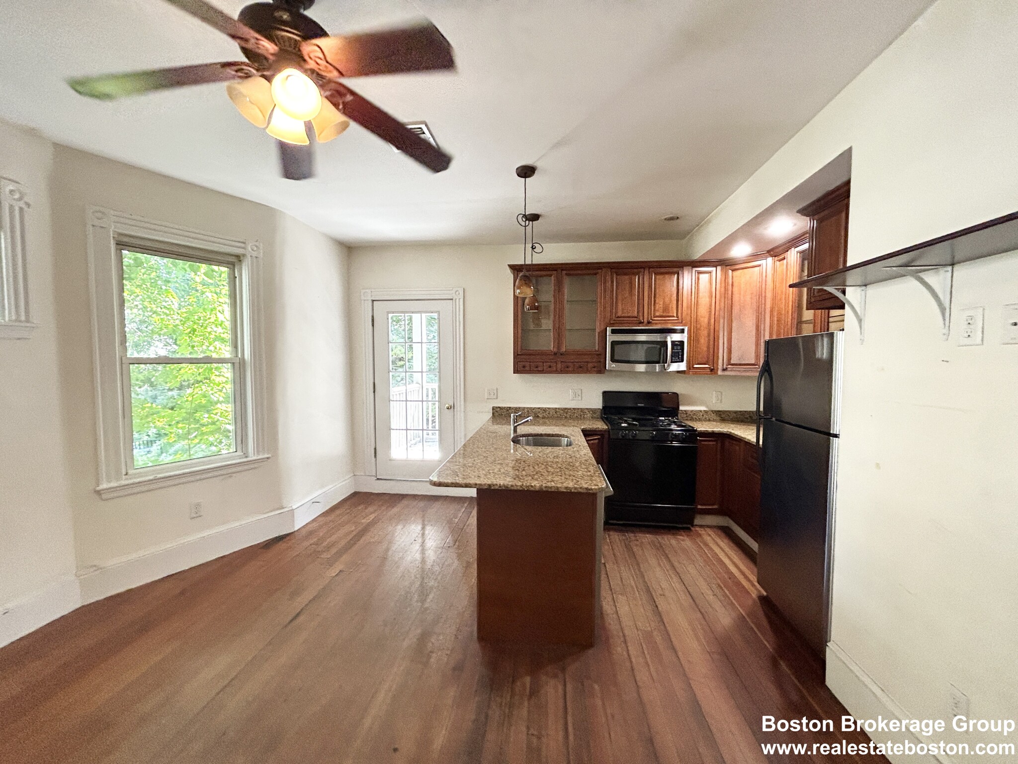 112 Hillside St, Mission Hill