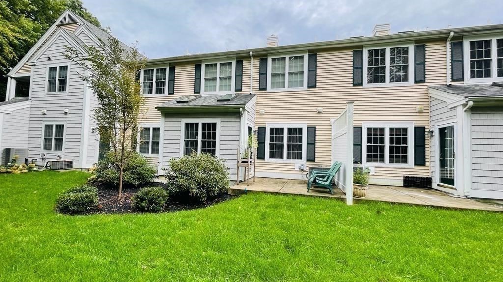 60 Village Dr, Quincy