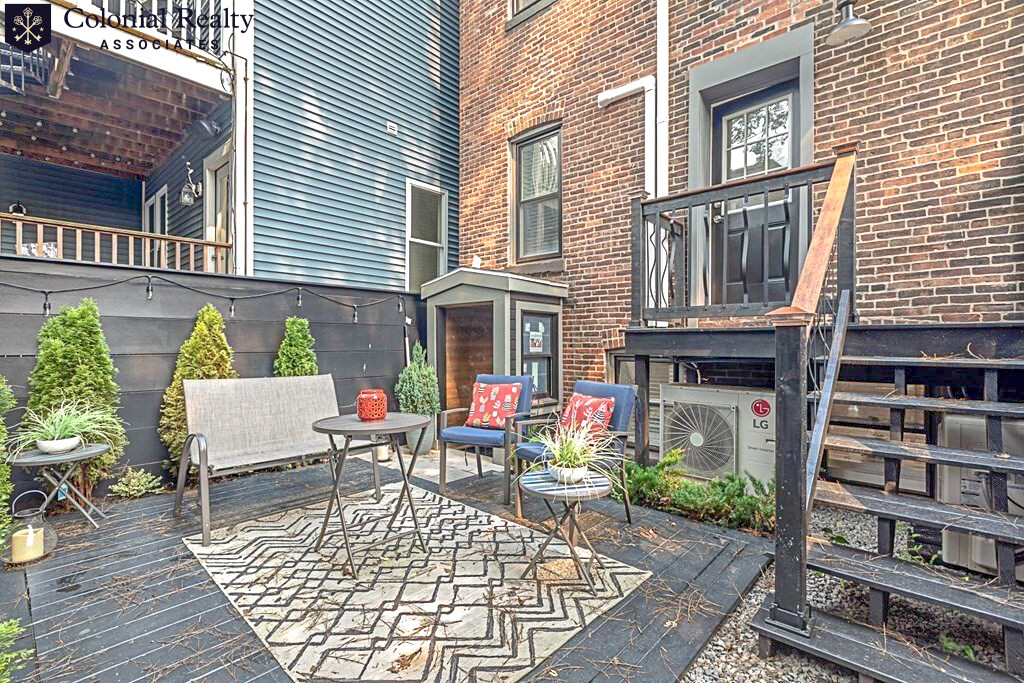 27 Swallow St, South Boston